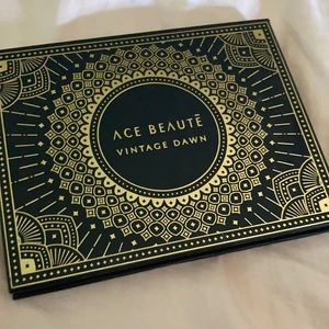 Ace Beaute Eyeshadow Palette